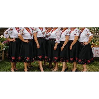 Spódnica kontrafałdy czarna kwiaty KGW folk szyta szycie na wymiar miarę